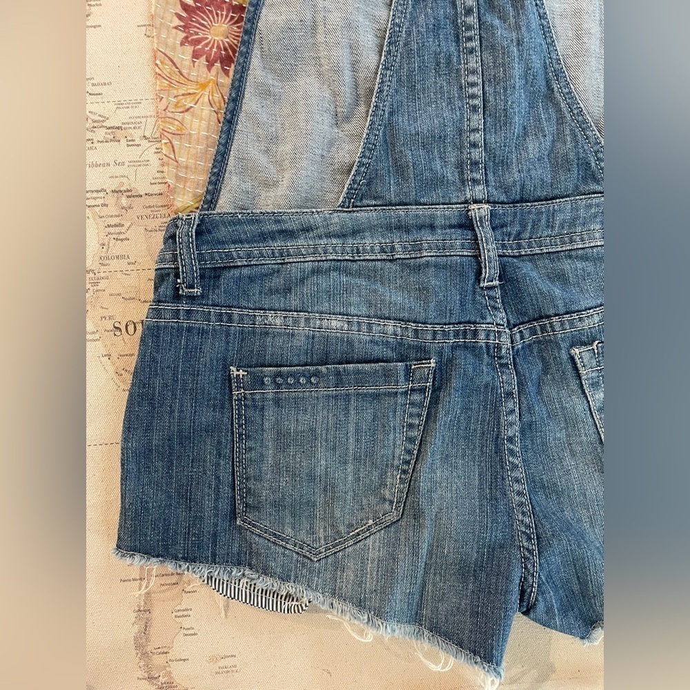 Blank NYC Celebrity Favorite Bunch of Five Jean Denim Short Overalls Size 26 - Picture 9 of 12